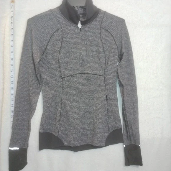 Lululemon 6 Base Runner 1/2 Zip Heathered Charcoal Gray Black Thumb Holes L-Slv - Picture 10 of 13